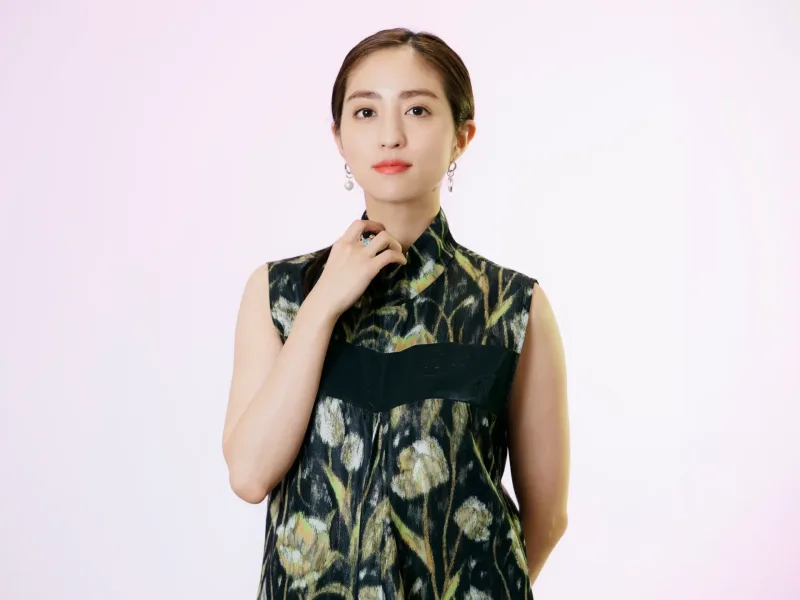 堀田茜は専属より先に広告へ抜擢された