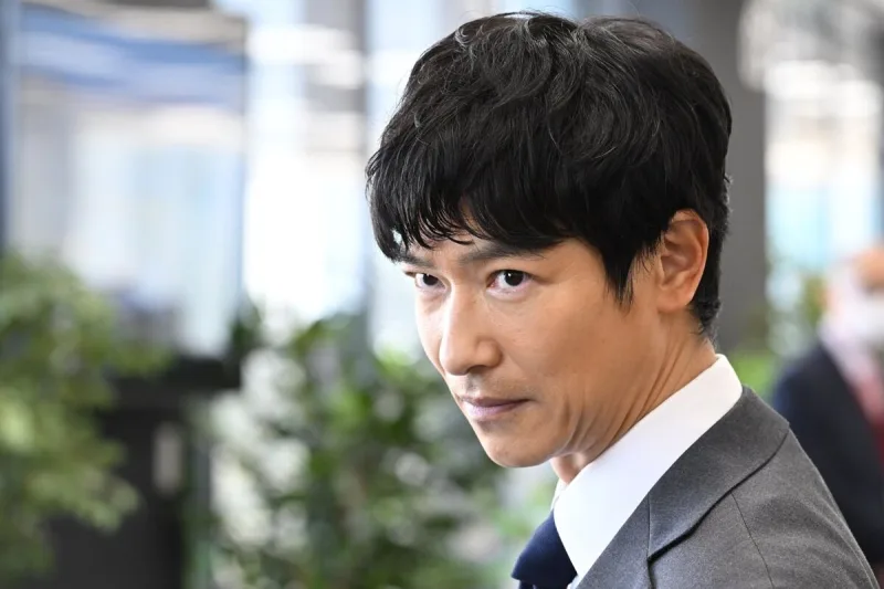 堺雅人は官僚を志すも国立を全て落ちた