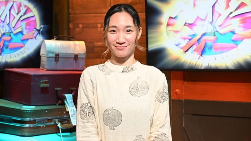 武市萌美はラクダの毛を刈る芸に取り組む