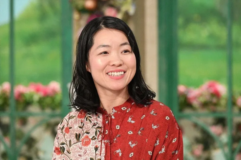 イモトアヤコは緊急の生放送で結婚を発表した