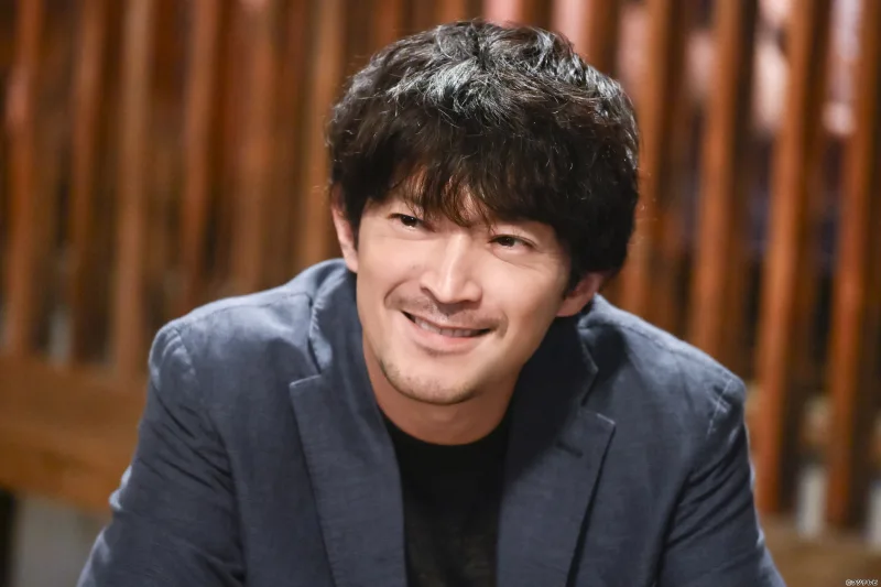 津田健次郎は監督を志し演じる側へ
