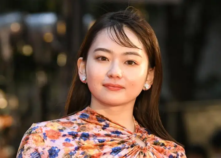 山田杏奈の父上の生業は公にされておらぬ